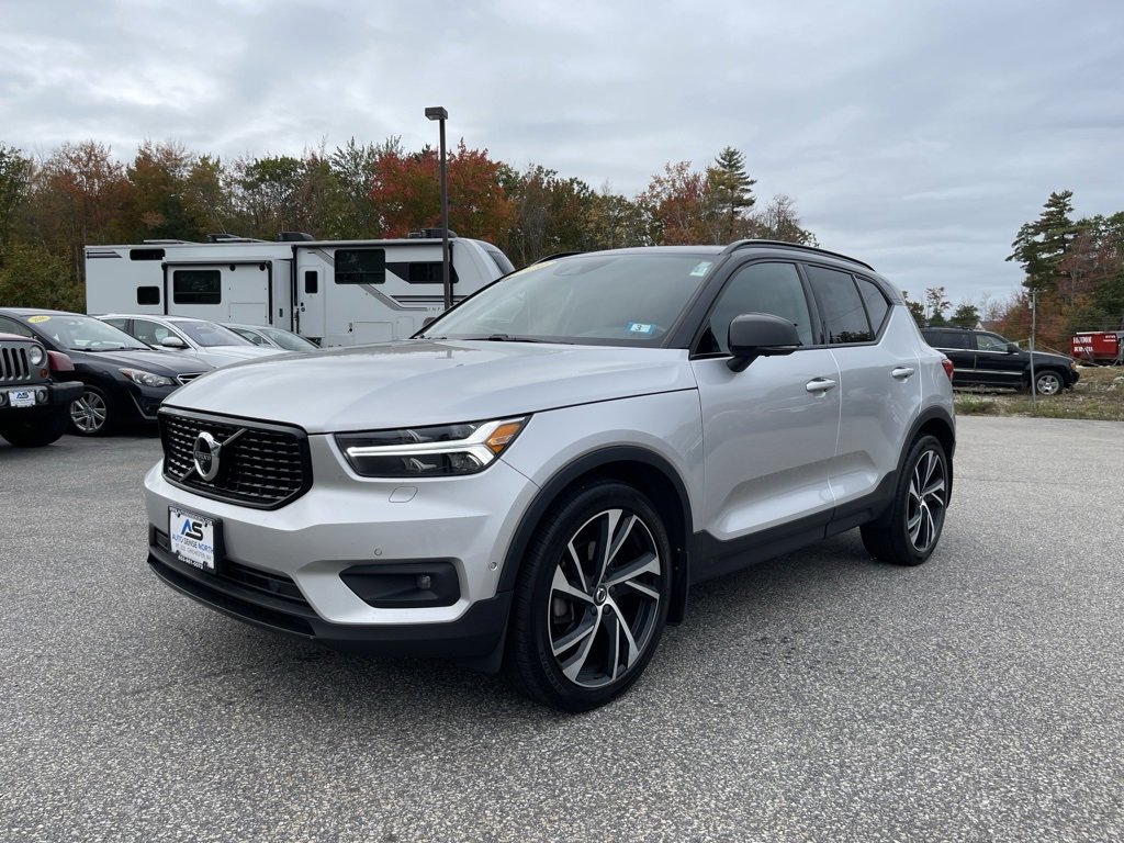 Used 2019 Volvo XC40 T5 R-Design