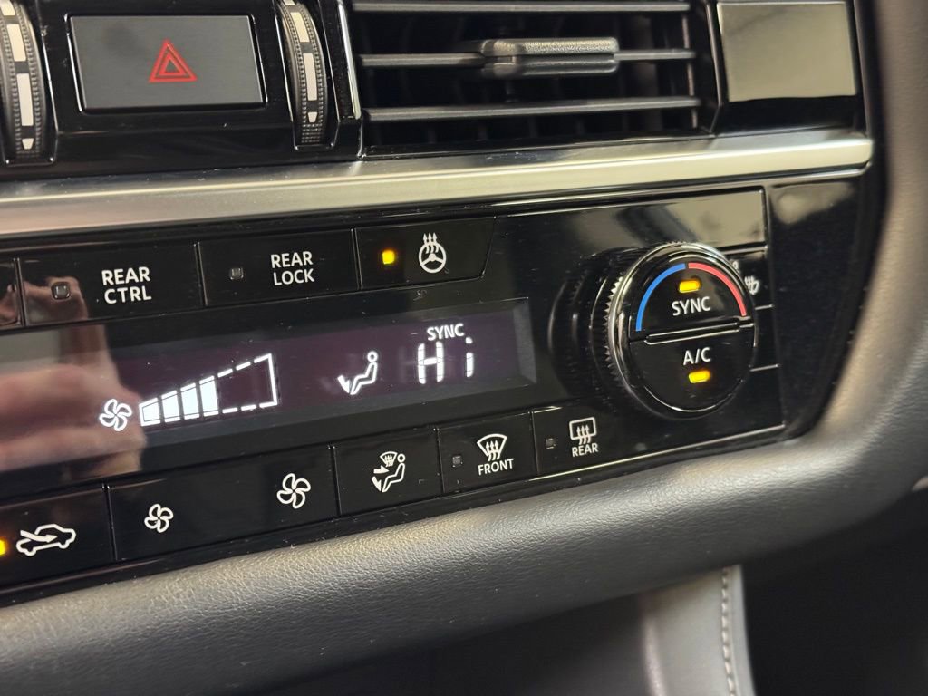 Used 2025 Nissan Pathfinder SL AWD/4WD image 39