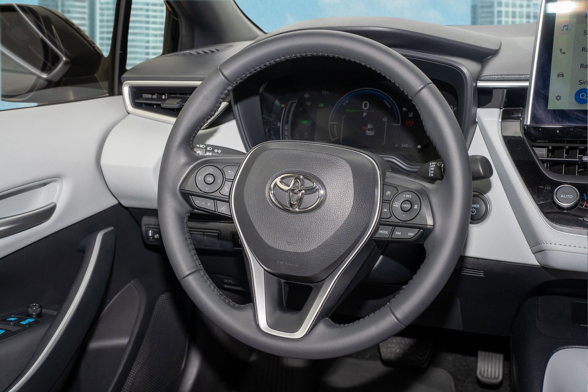 Used 2025 Toyota Corolla SE w/ SE Premium Package image 21