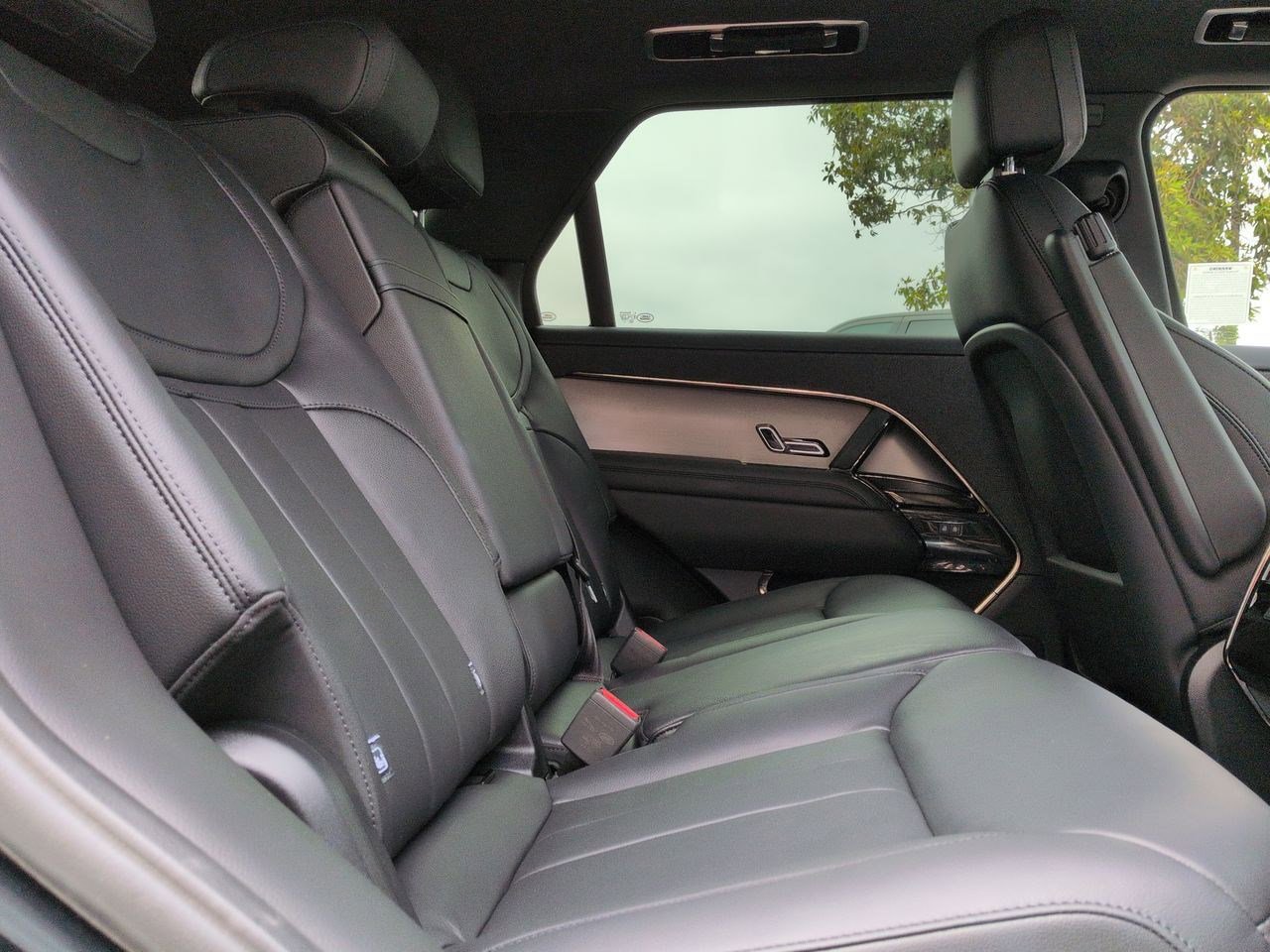Certified 2025 Land Rover Range Rover Sport AWD/4WD image 25