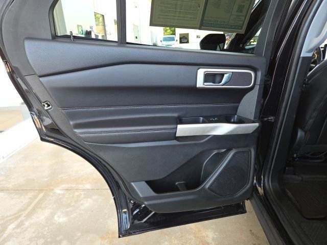Used 2022 Ford Explorer XLT AWD/4WD image 43