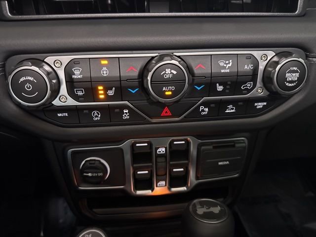 Used 2025 Jeep Wrangler Sahara image 21