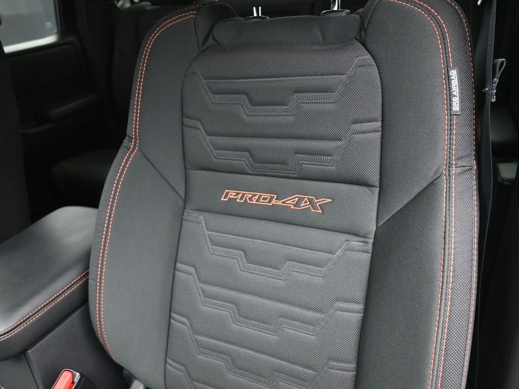 Used 2025 Nissan Frontier PRO-4X image 3