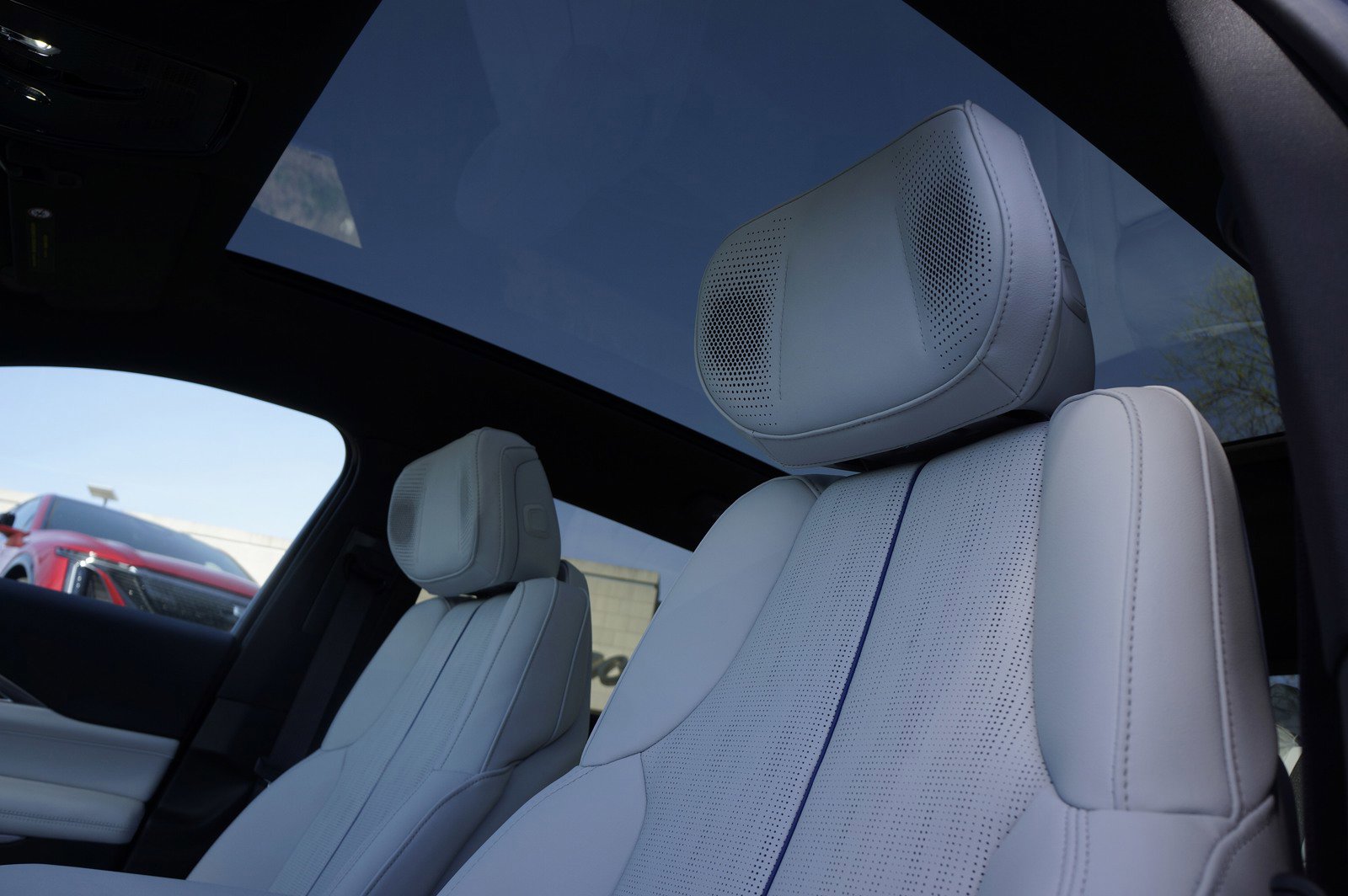 New 2024 Cadillac Lyriq Luxury image 23