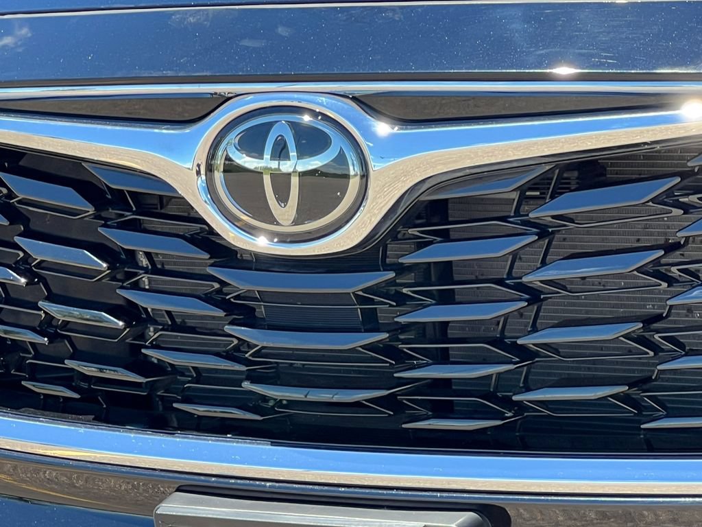 Used 2022 Toyota Highlander Limited AWD/4WD image 47