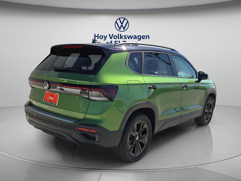 New 2026 Volkswagen Taos SE FWD image 3