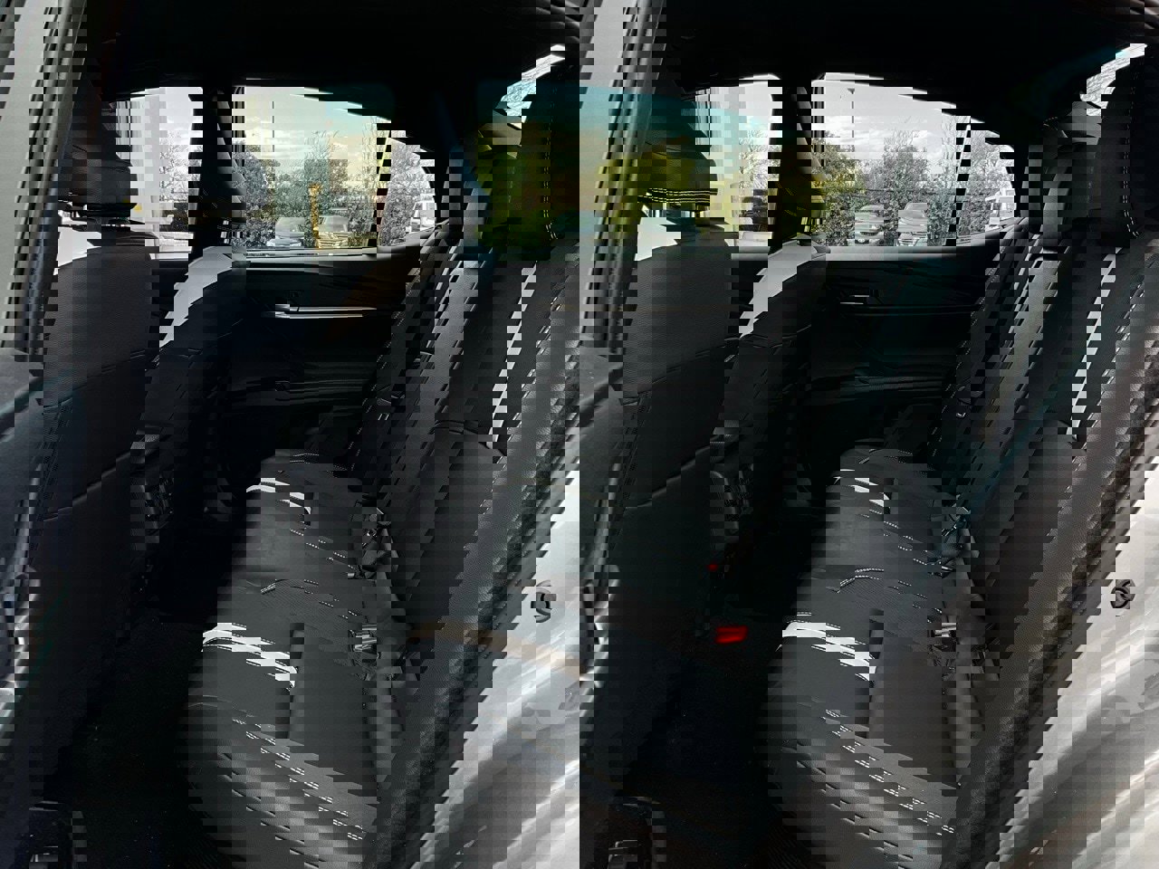 Used 2025 Toyota Camry SE image 12