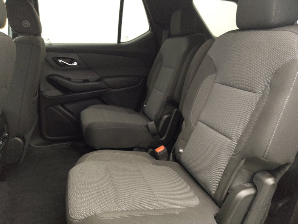 Used 2023 Chevrolet Traverse LT FWD image 18