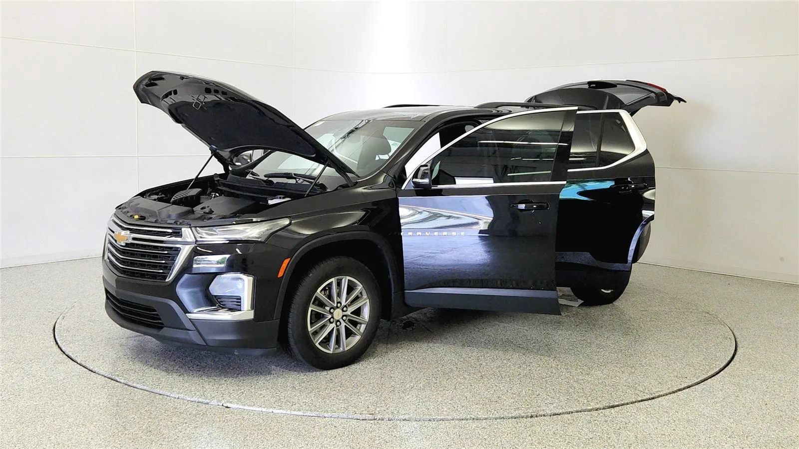 Used 2023 Chevrolet Traverse LT FWD image 11
