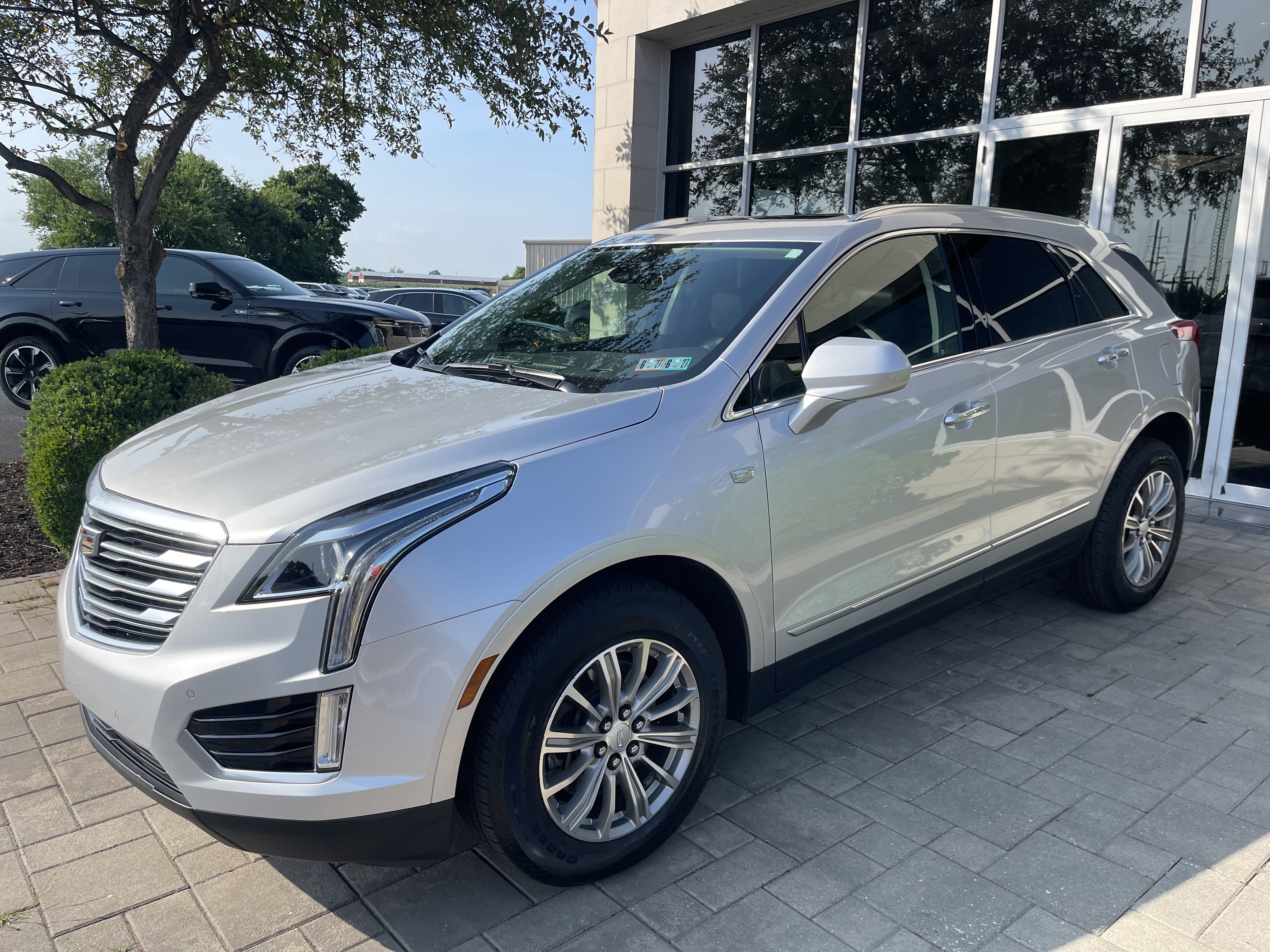 Used 2017 Cadillac XT5 Luxury w/ Driver Awareness Package AWD/4WD video 3