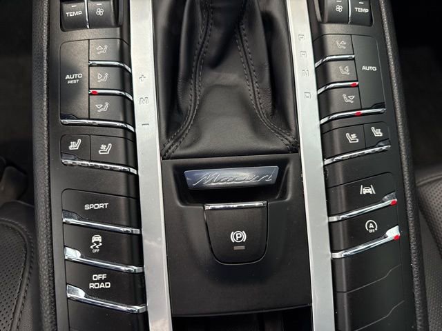 Used 2020 Porsche Macan AWD/4WD image 14