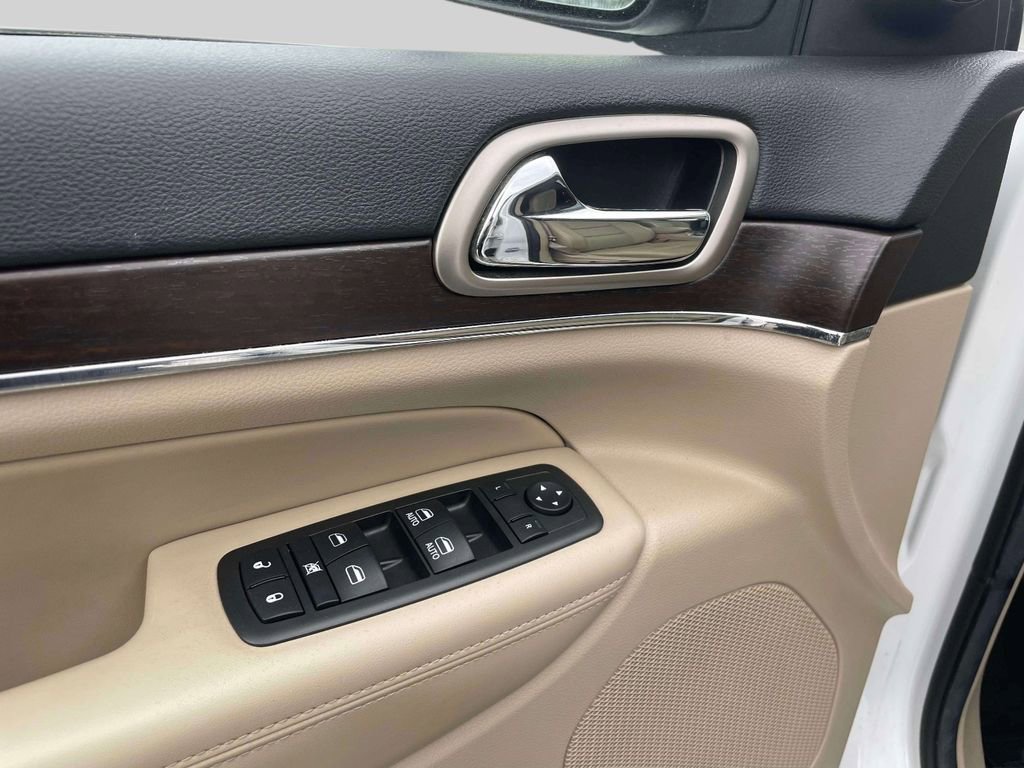 Used 2014 Jeep Grand Cherokee Limited AWD/4WD image 16
