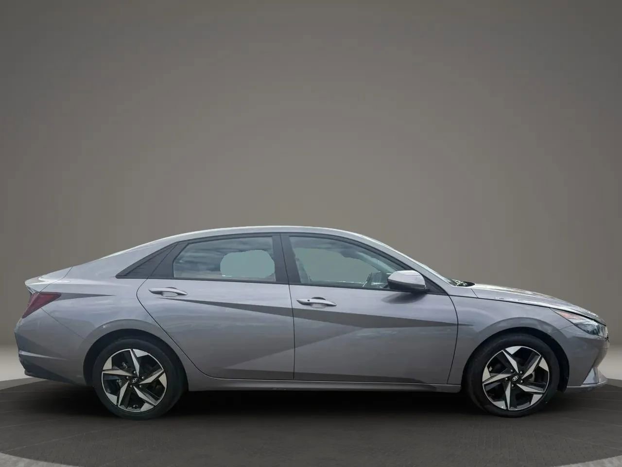 Used 2023 Hyundai Elantra SEL w/ Convenience Package image 4