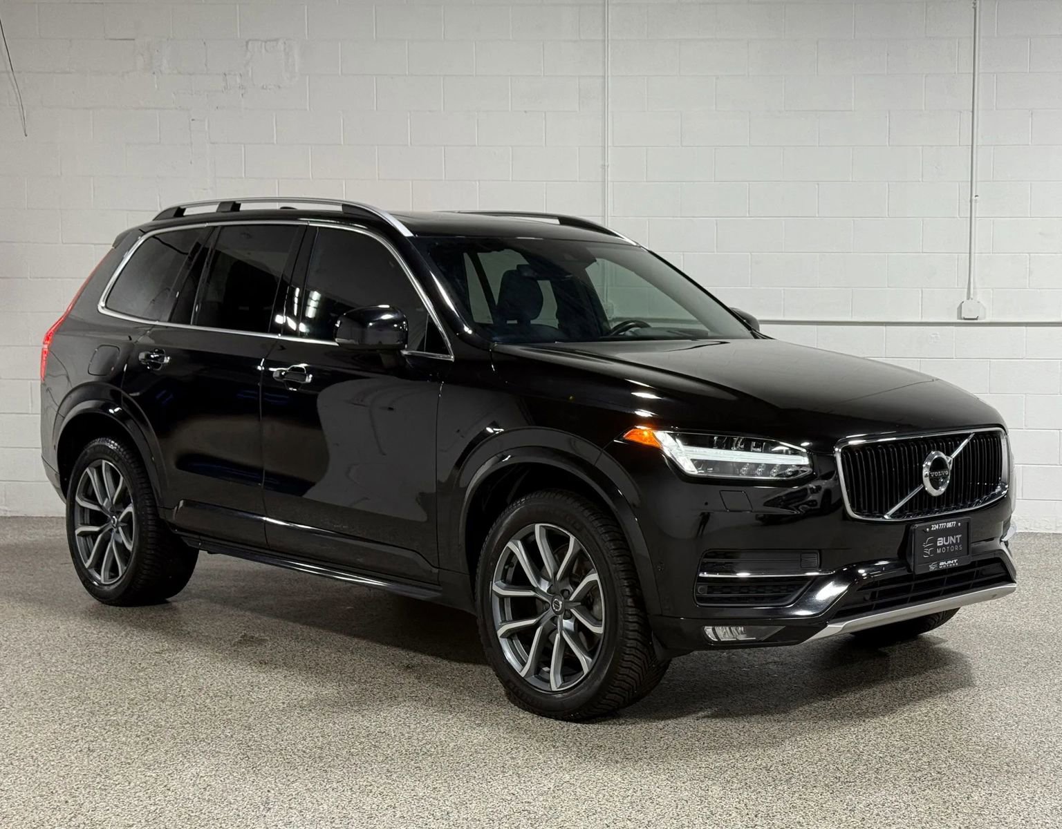 Used 2017 Volvo XC90 T6 Momentum w/ Vision Package AWD/4WD image 4