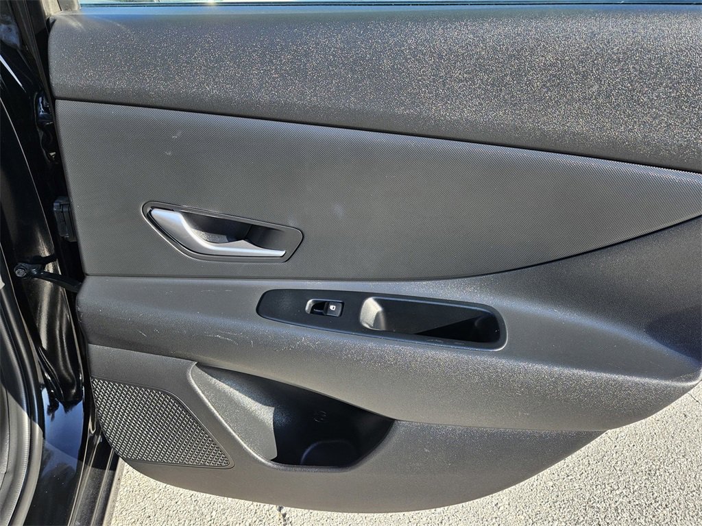 Used 2023 Hyundai Elantra Blue image 29