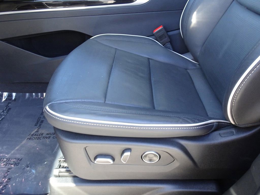 Used 2025 Cadillac Escalade Premium Luxury w/ LPO, Floor Liner Package image 10