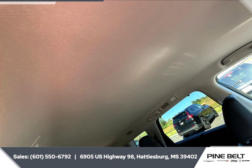 Used 2023 Nissan Pathfinder SL w/ Lighting Package (N92) image 16