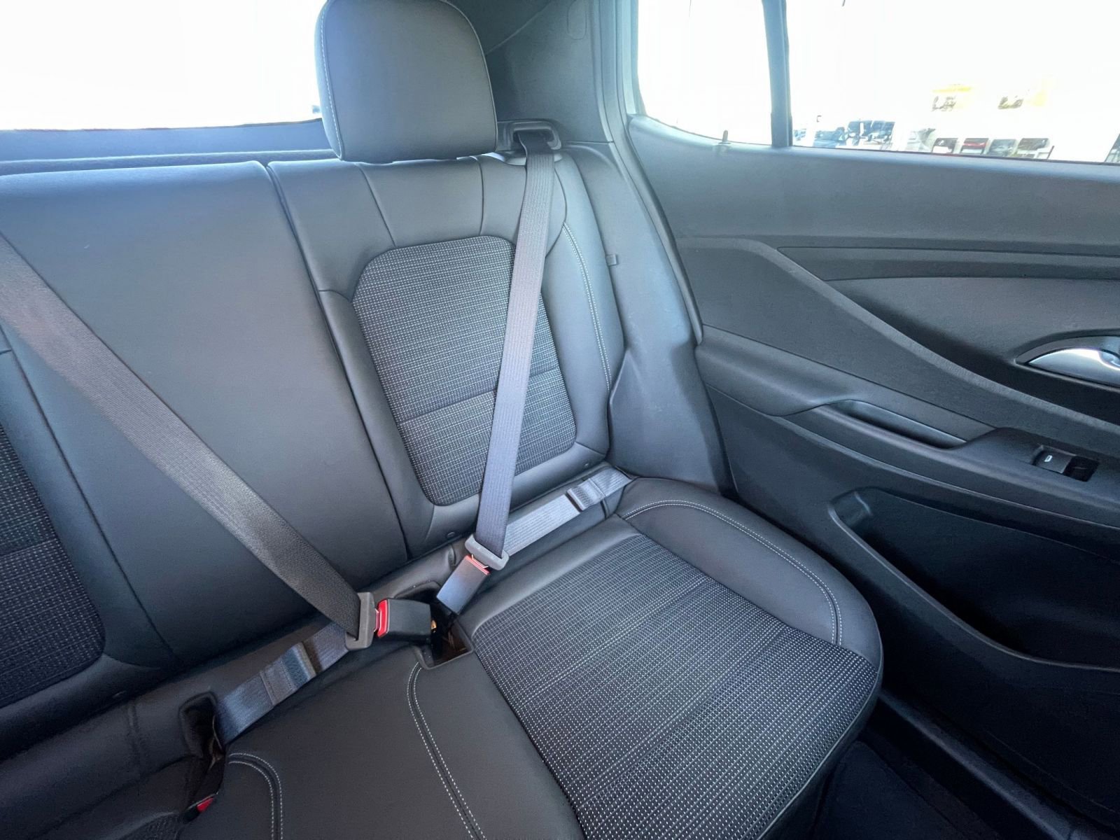 Used 2025 Buick Envista Preferred FWD image 36