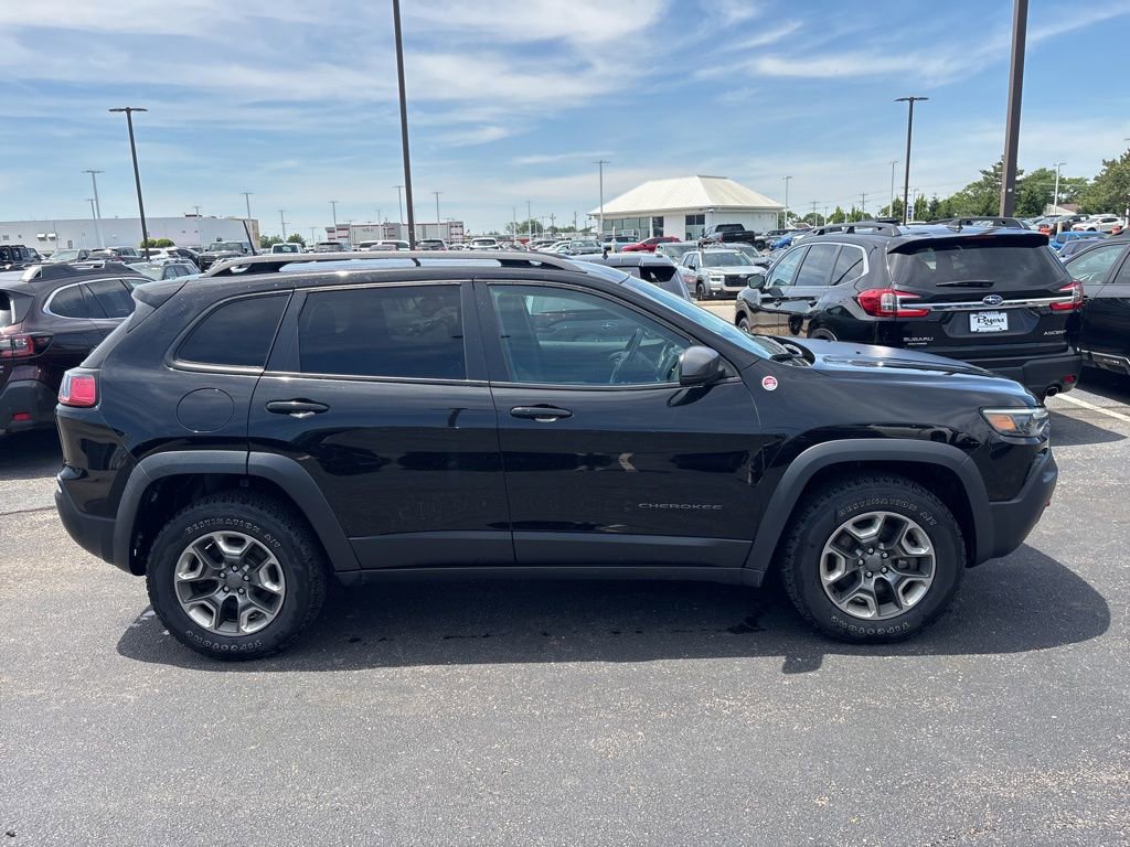 Used 2019 Jeep Cherokee Trailhawk w/ Cold Weather Group AWD/4WD image 2