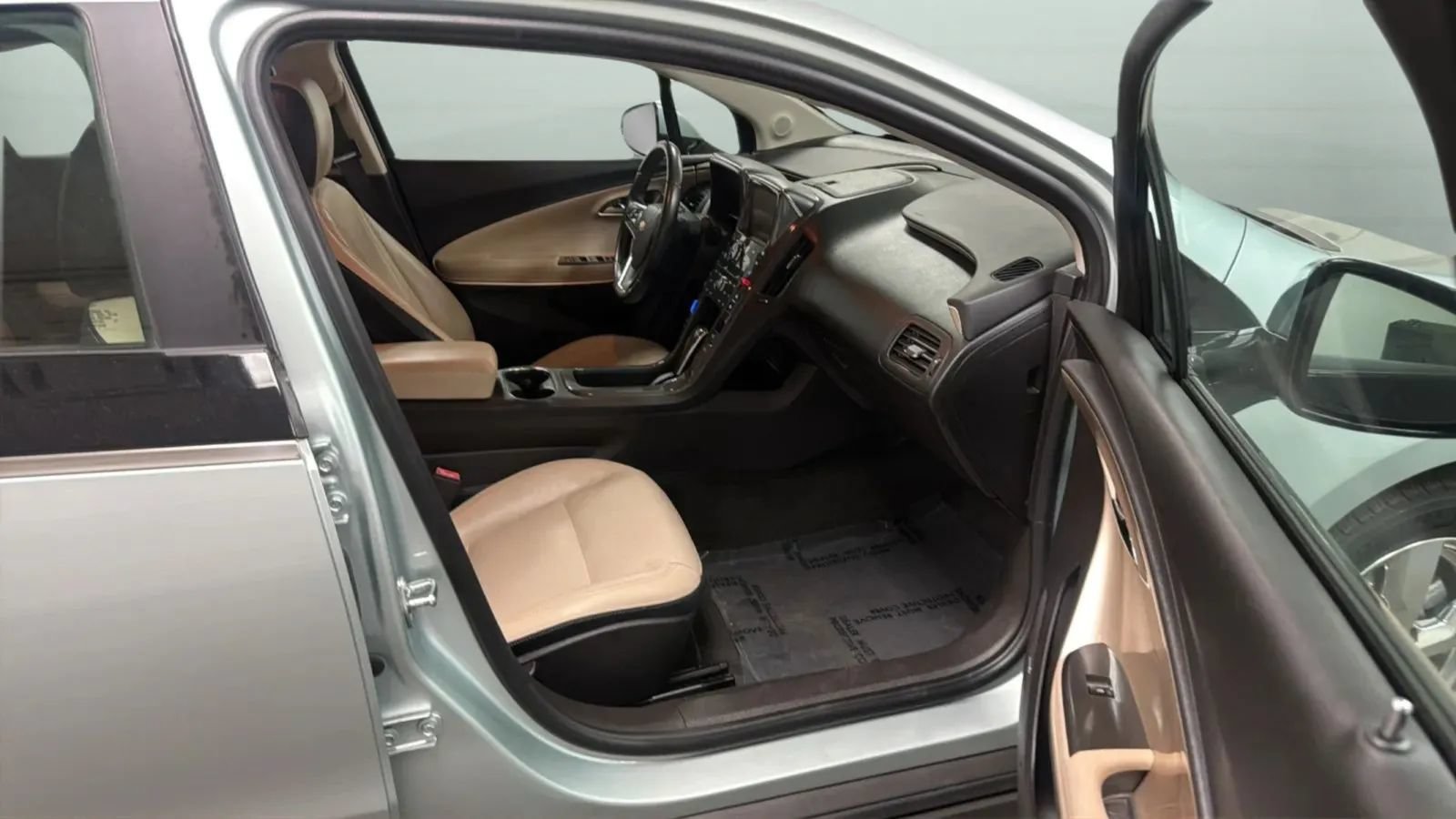 Used 2012 Chevrolet Volt Premium w/ Premium Trim Package FWD image 22