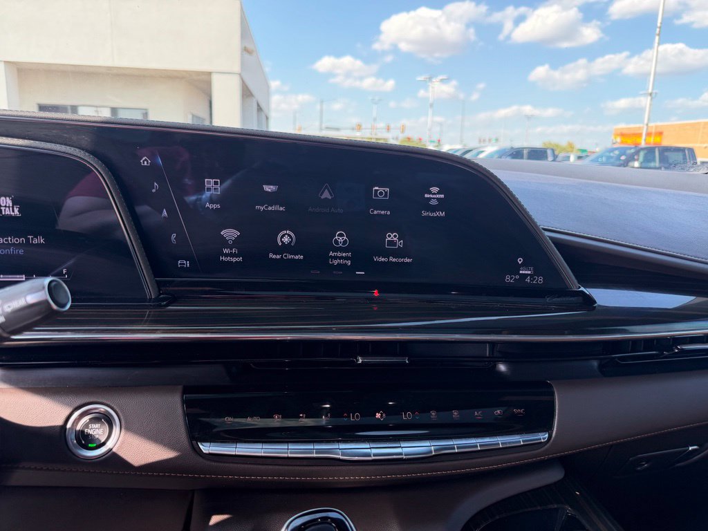 Used 2024 Cadillac Escalade Premium Luxury AWD/4WD image 34