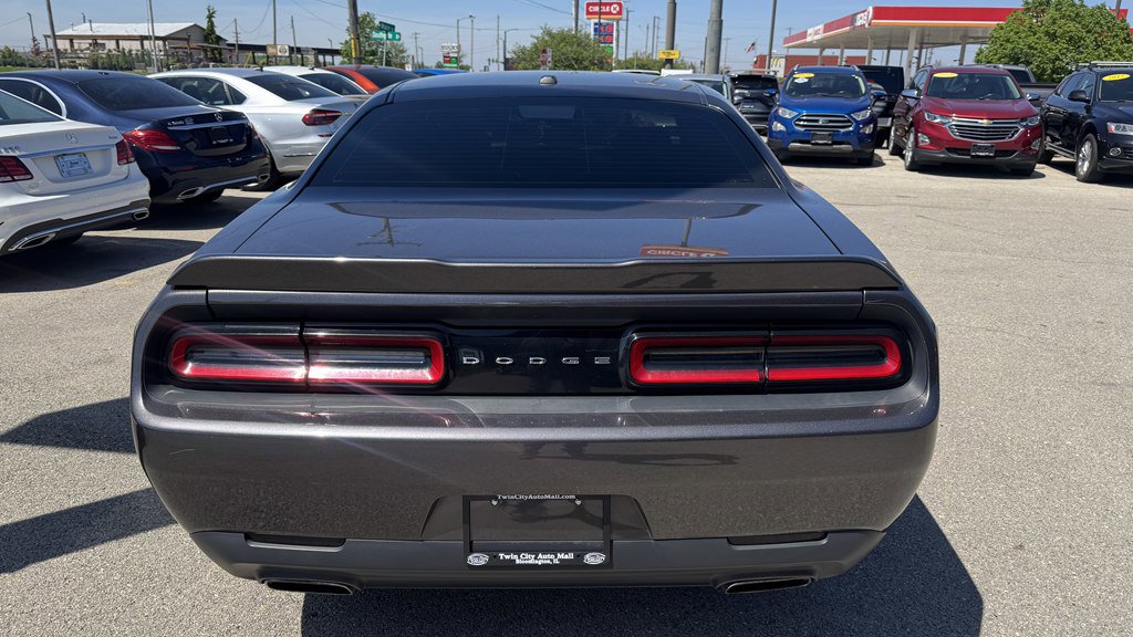 Used 2015 Dodge Challenger SXT RWD image 7