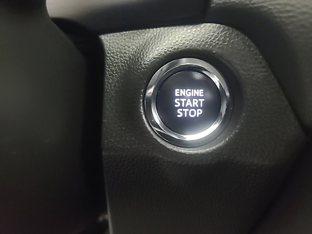 Used 2025 Toyota RAV4 XLE AWD/4WD image 37