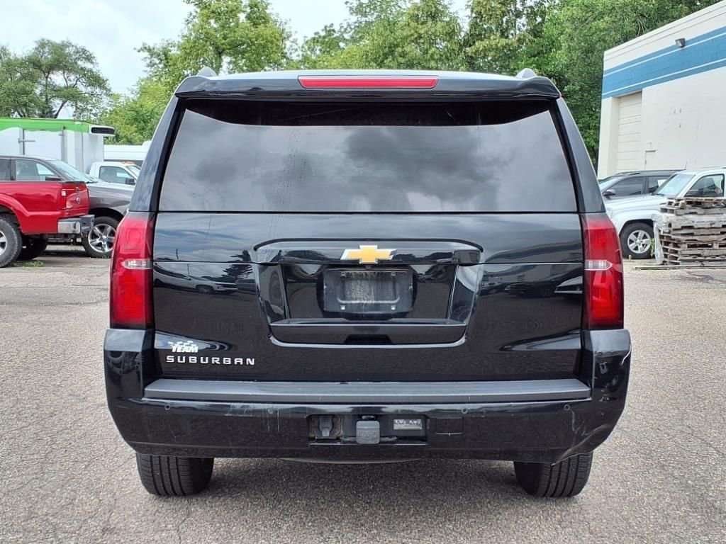 Used 2019 Chevrolet Suburban LT image 4
