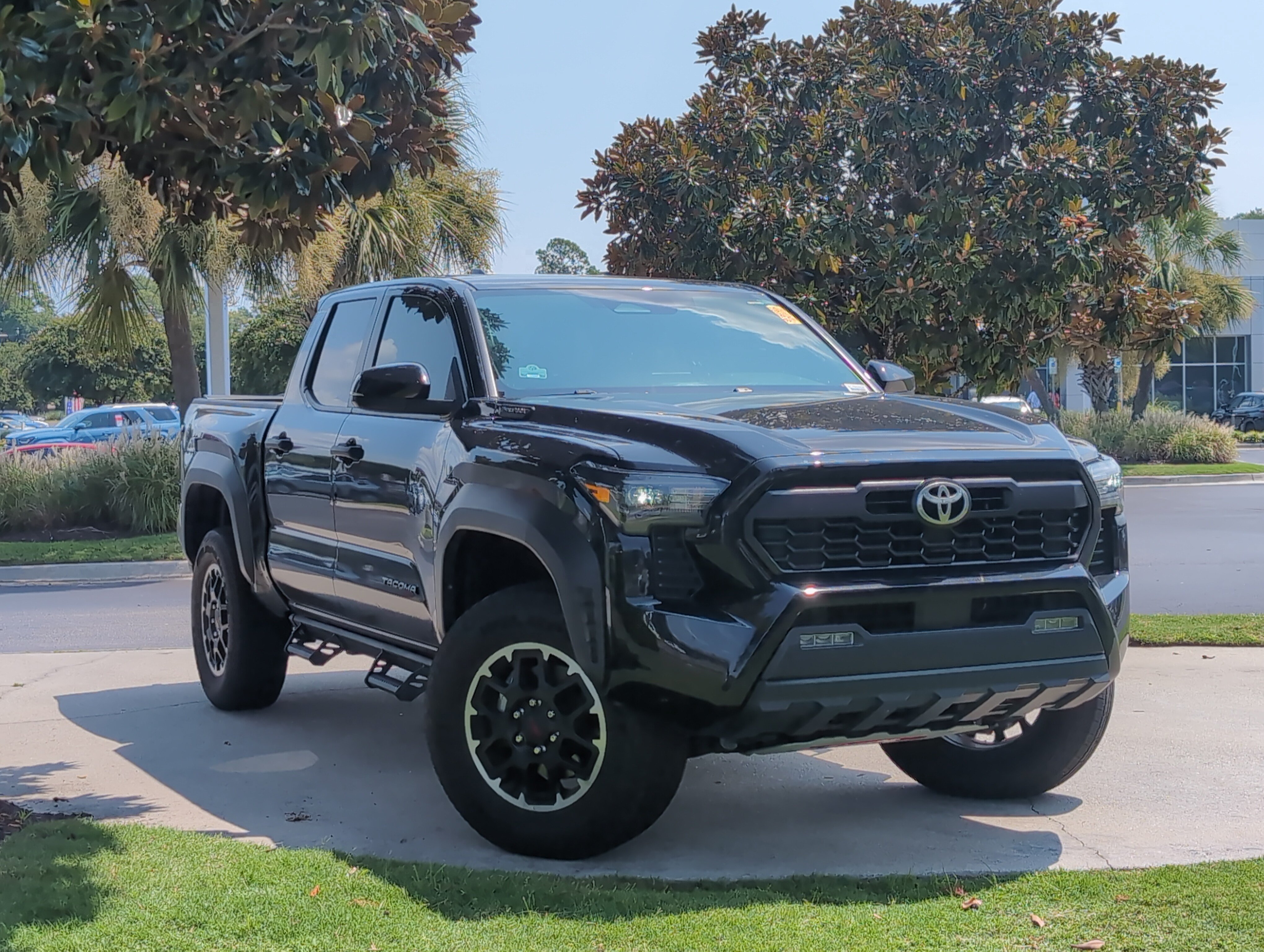 Used 2024 Toyota Tacoma TRD Off-Road w/ TRD Off Road Upgrade Package AWD/4WD image 2