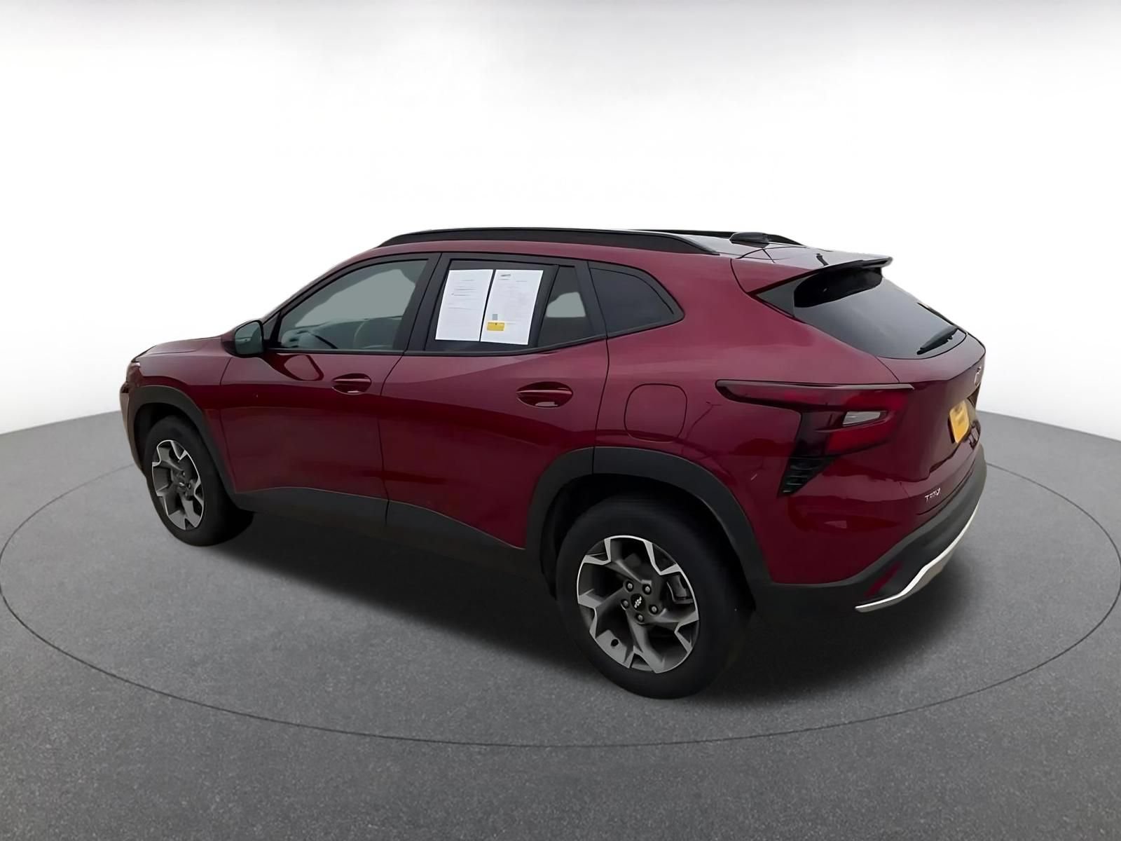 Used 2025 Chevrolet Trax LT FWD image 10