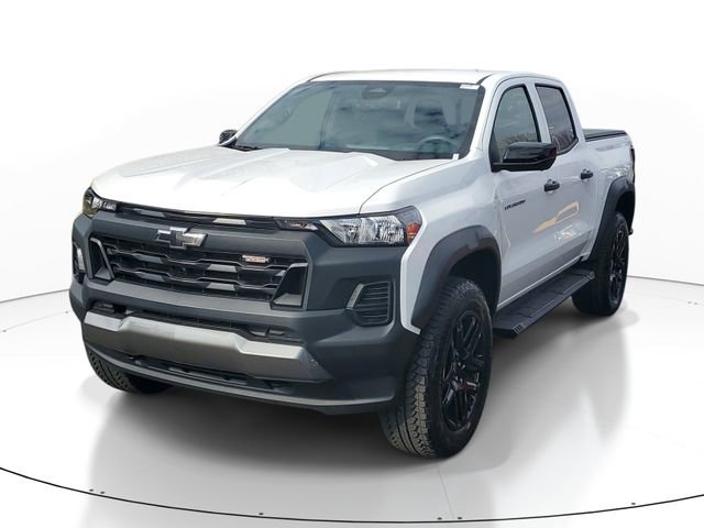 Certified 2024 Chevrolet Colorado Trail Boss w/ Technology Package AWD/4WD image 2