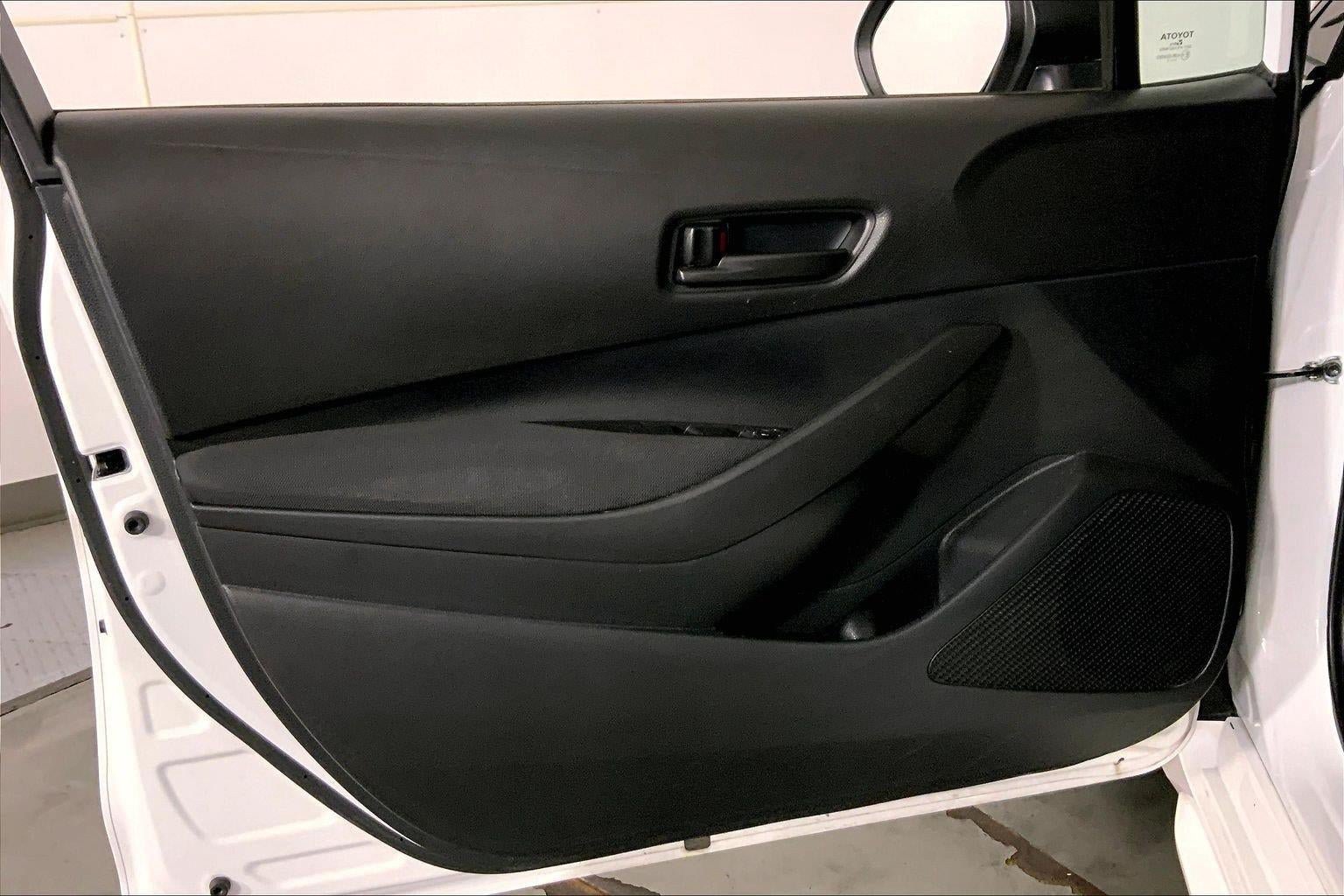 Used 2025 Toyota Corolla LE FWD image 24