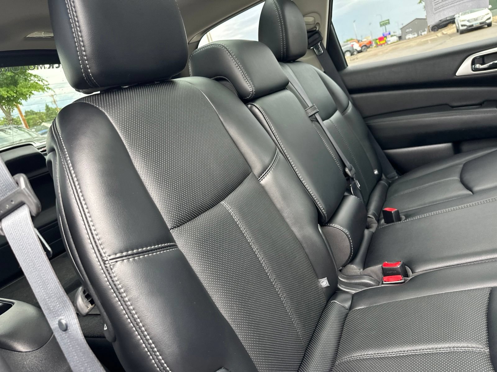Used 2017 Nissan Pathfinder Platinum AWD/4WD image 33