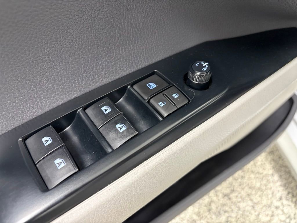 Used 2019 Toyota Camry LE FWD image 14