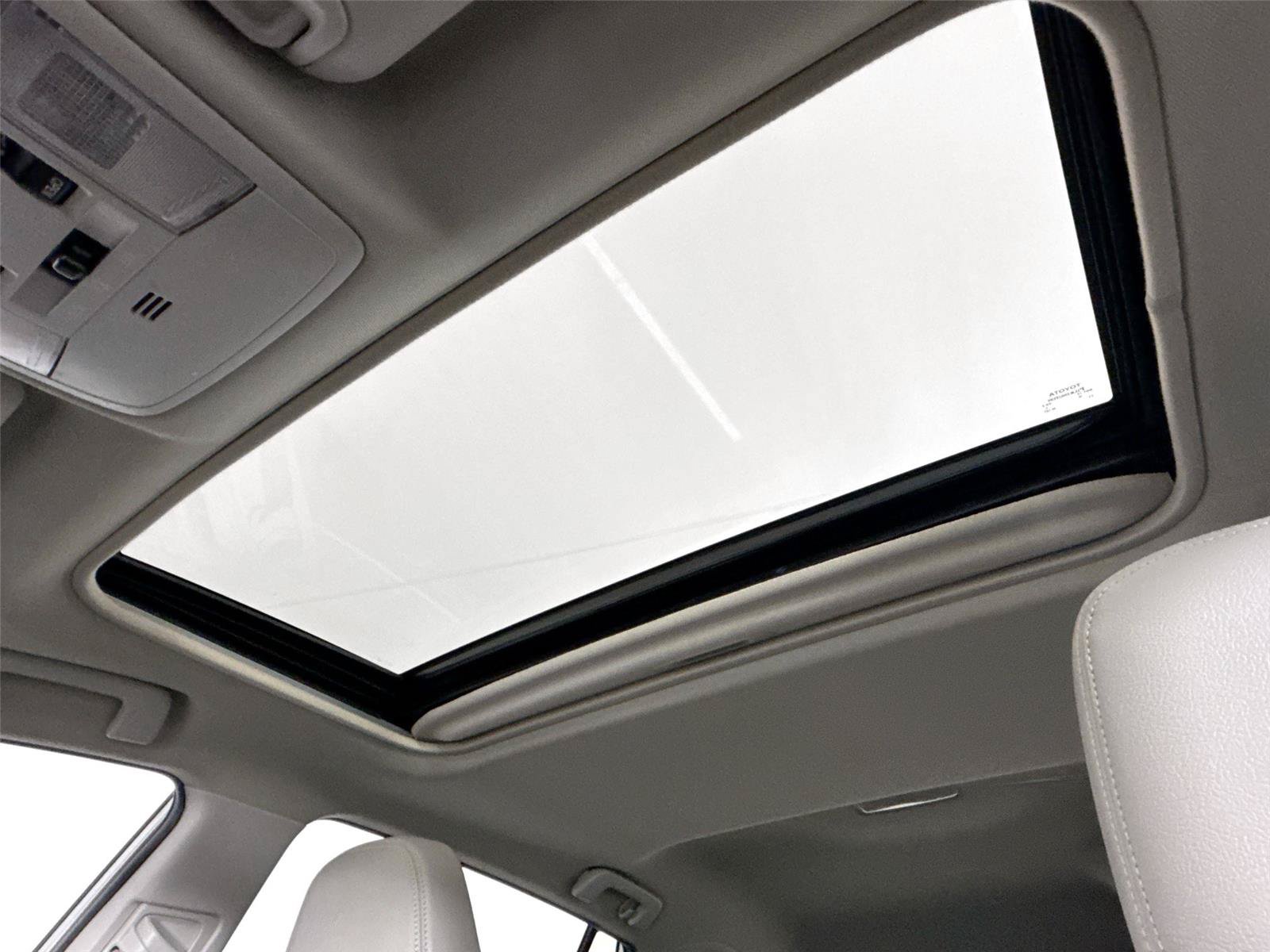 Used 2017 Toyota RAV4 XLE FWD image 6