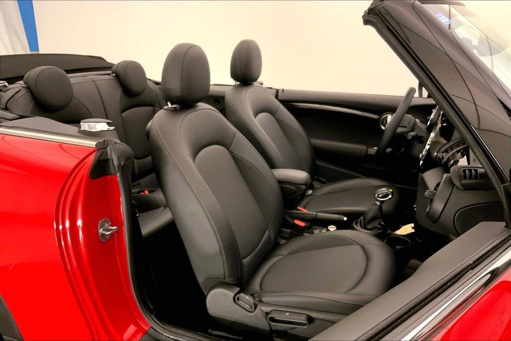 Used 2019 MINI Cooper Convertible w/ Signature Upholstery Package FWD image 6