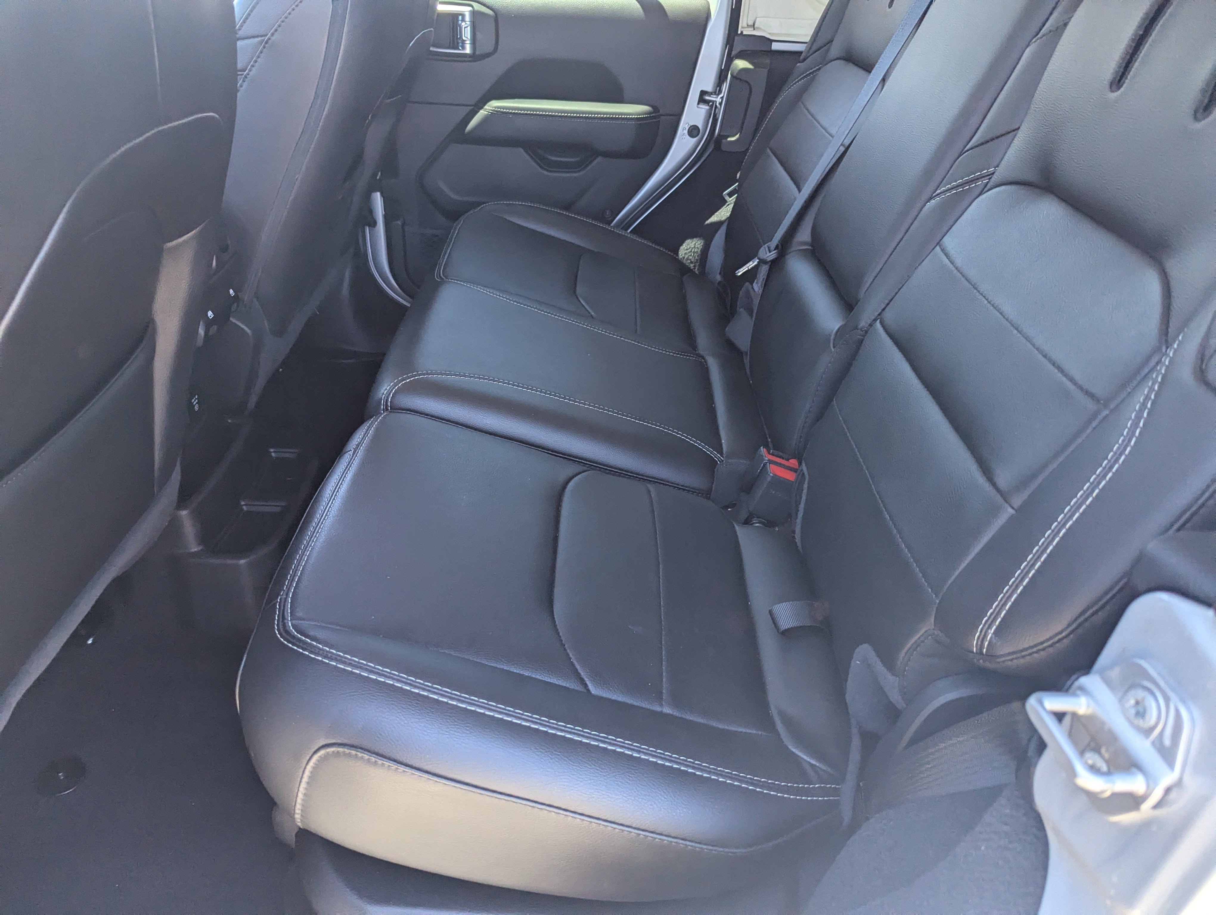 Used 2023 Jeep Wrangler Unlimited Sahara AWD/4WD image 16