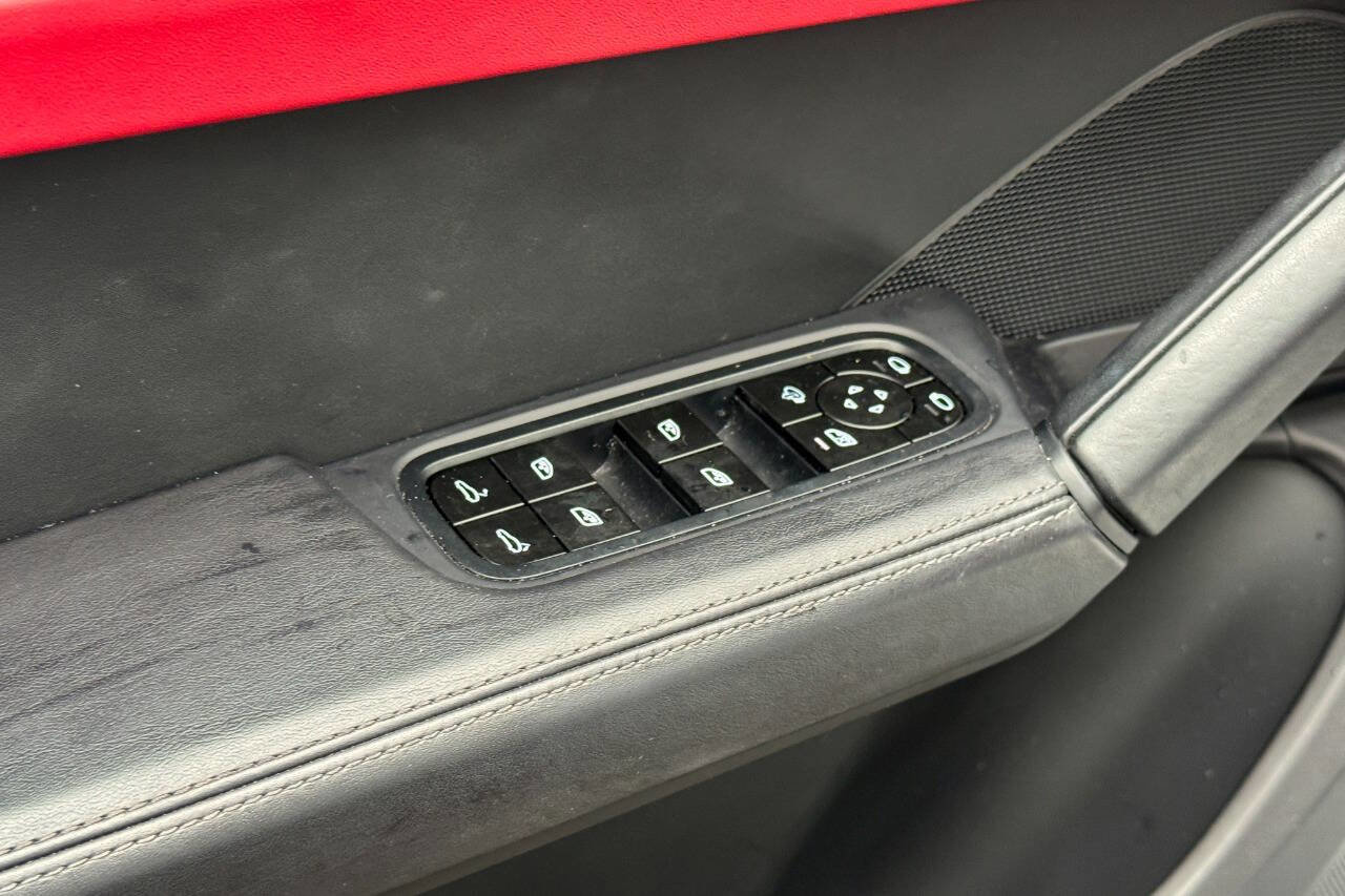 Used 2024 Porsche Cayenne Coupe image 23