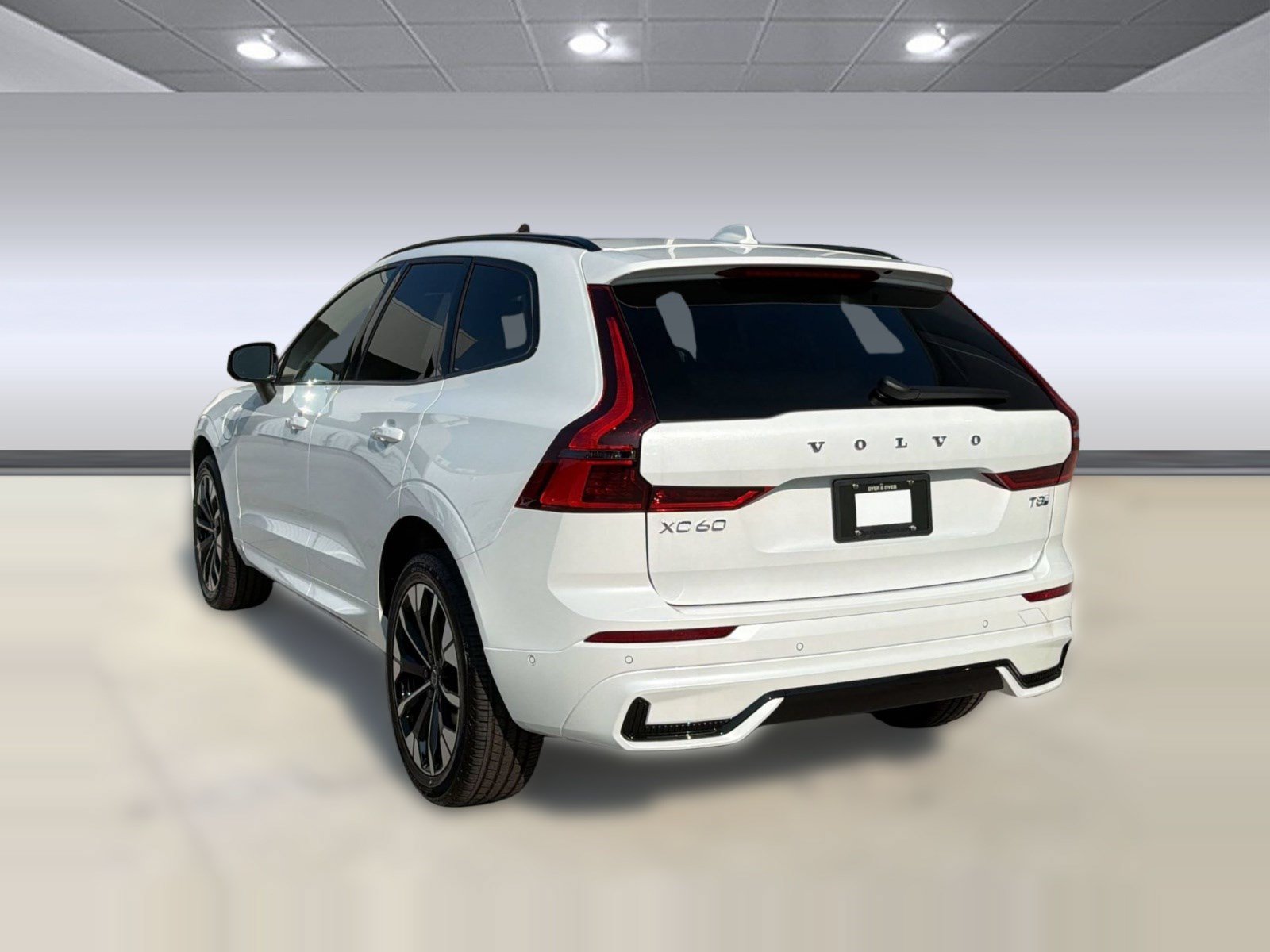 New 2026 Volvo XC60 T8 Plus w/ Climate Package AWD/4WD image 3