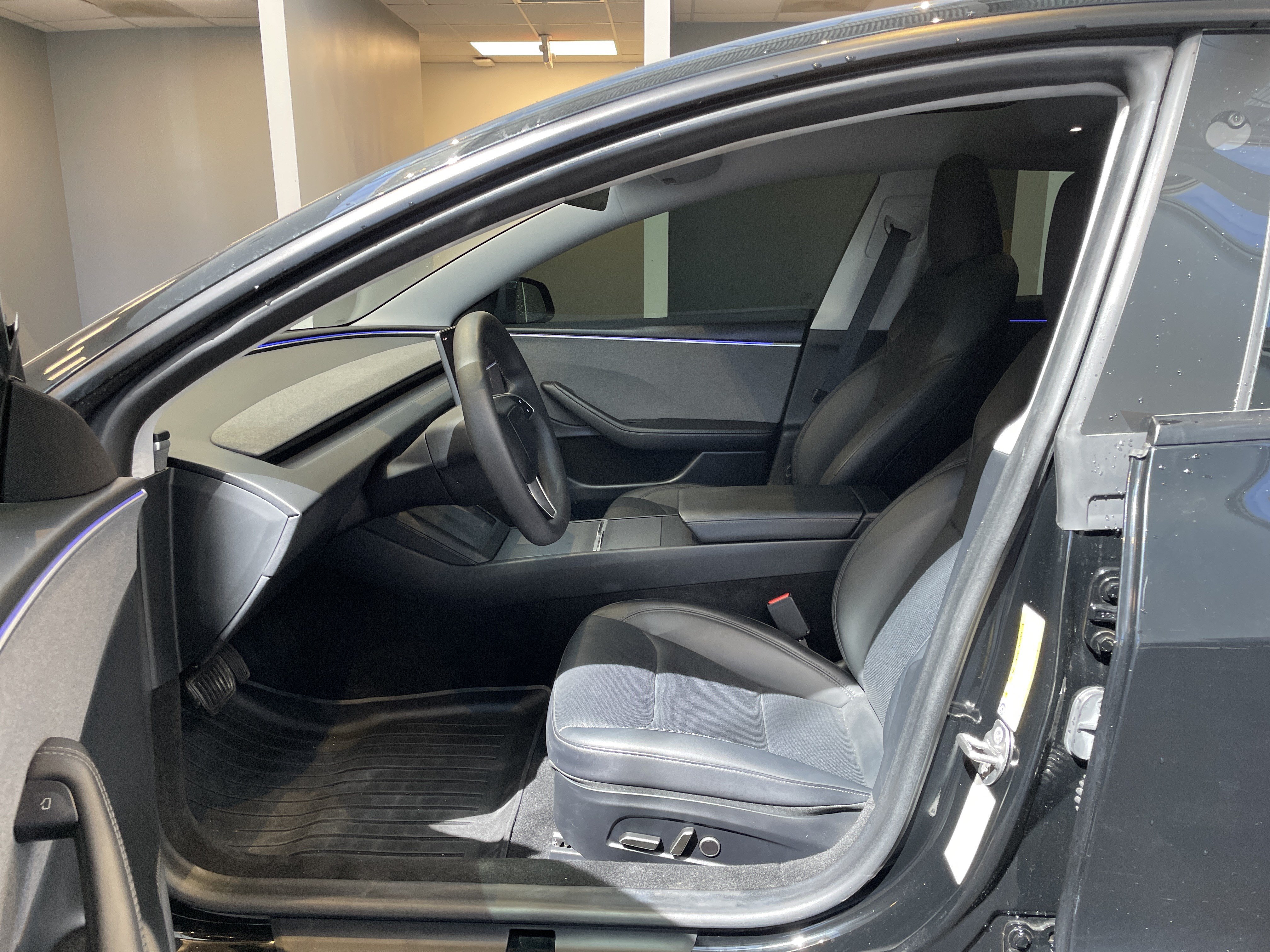 Used 2024 Tesla Model 3 RWD image 16