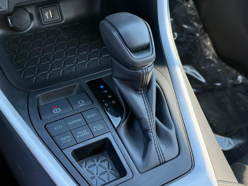 Certified 2025 Toyota RAV4 XLE AWD/4WD image 25