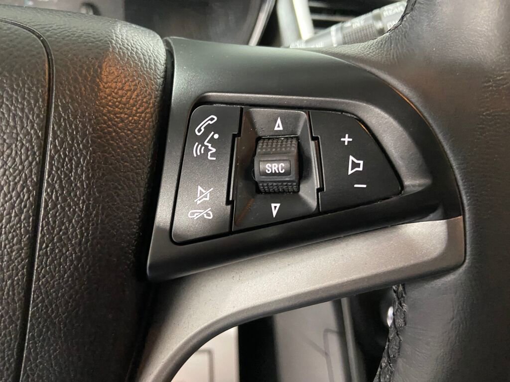 Used 2022 Chevrolet Trax LT w/ LT Convenience Package image 15