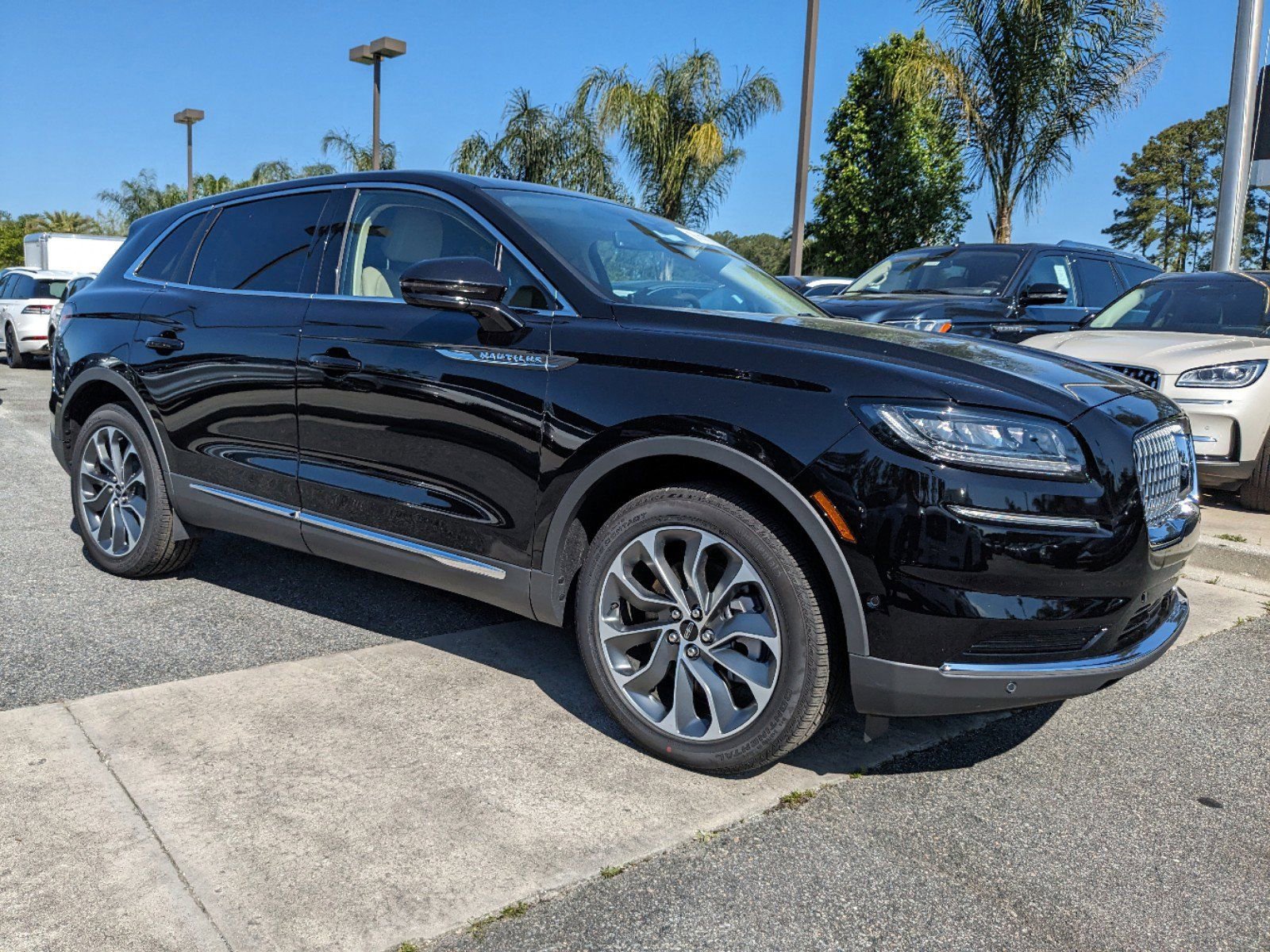 Certified 2023 Lincoln Nautilus Reserve w/ Equipment Group 201A image 3