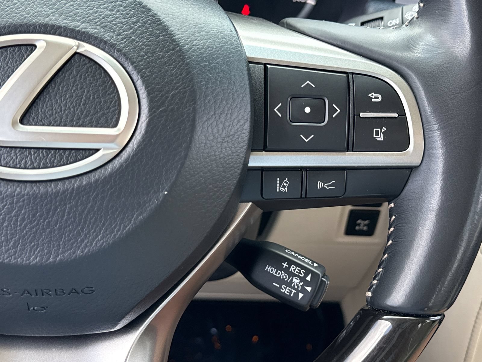 Used 2023 Lexus GX 460 Luxury w/ Sport Design Package AWD/4WD image 17