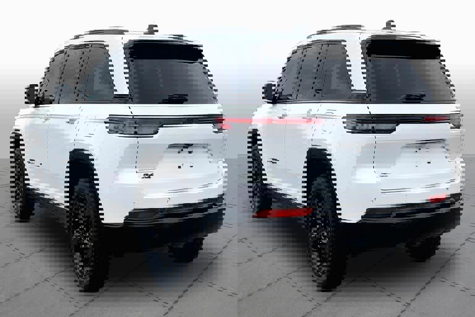 Used 2022 Jeep Grand Cherokee Altitude AWD/4WD image 12