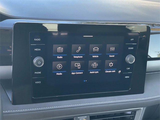 Used 2025 Volkswagen Taos SE image 11