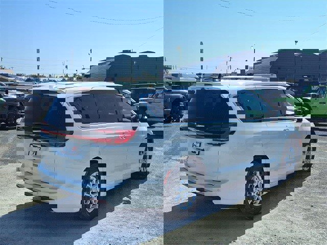 New 2026 Chrysler Pacifica Select image 24