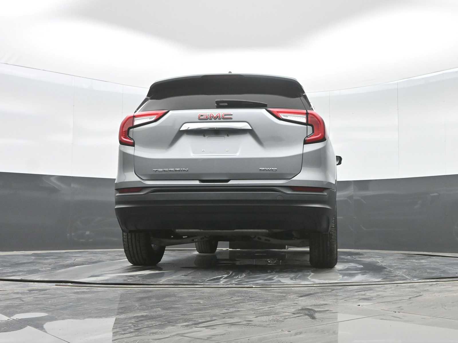 Used 2024 GMC Terrain SLE image 25