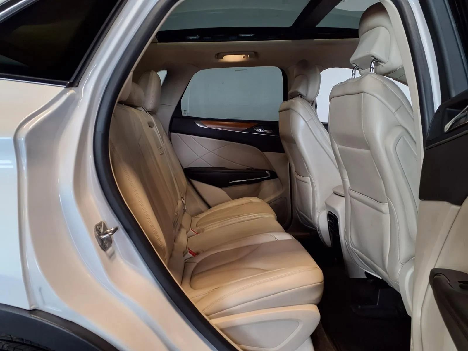 Used 2017 Lincoln MKC Select image 11