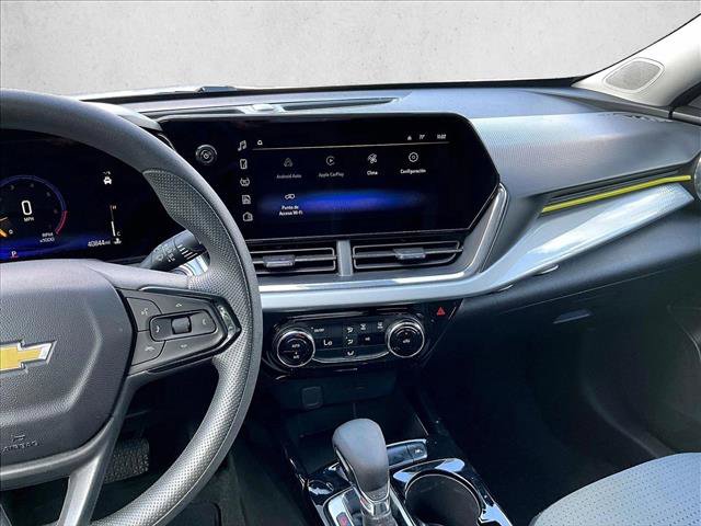 Used 2025 Chevrolet Trax LT FWD image 8